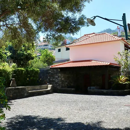 Mit Bergblick Und Surfen In Der Naehe São Vicente